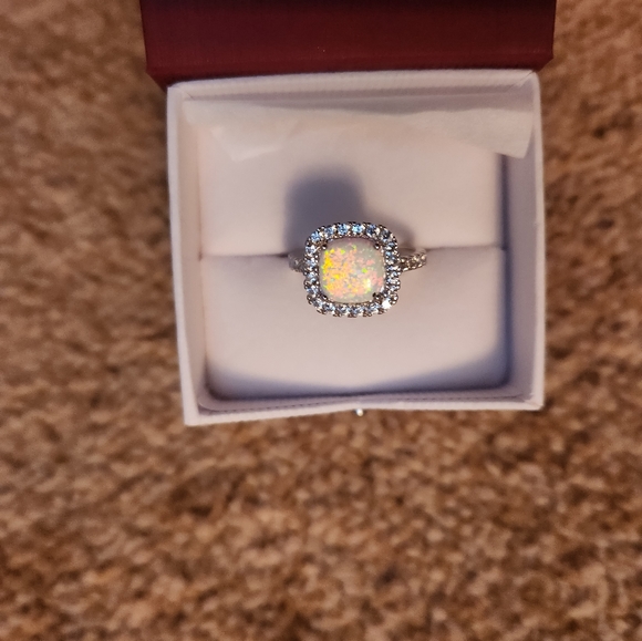 White opal cushion cut ring - Picture 2 of 5